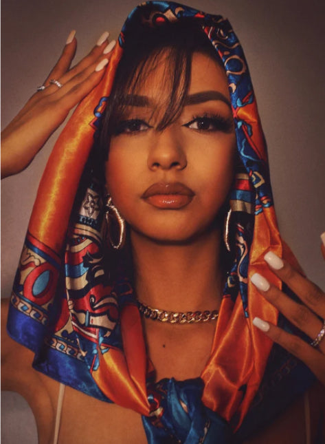 Wrapped in Culture : The Significance of the Foulard in African Heritage