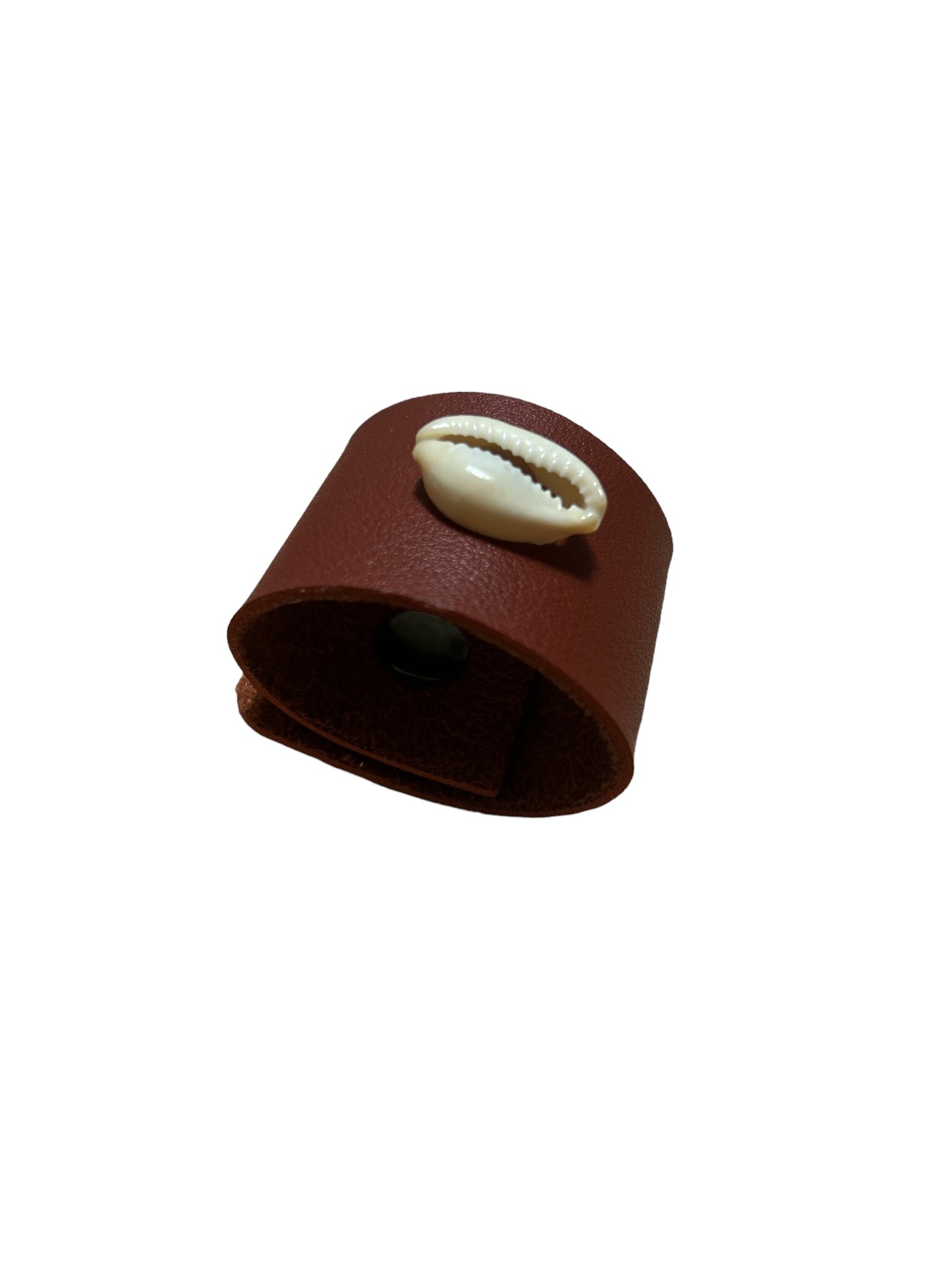 ETHNEEGIFTS - NAPKINS RINGS LEATHER & COWRIE (1 Set of 2)