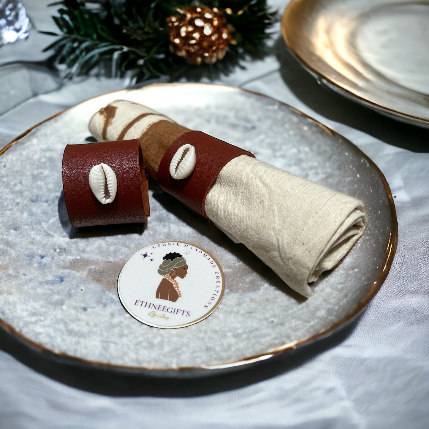 ETHNEEGIFTS - NAPKINS RINGS LEATHER & COWRIE (1 Set of 2)